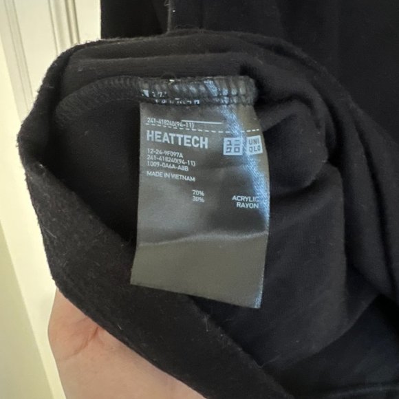 Uniqlo Heat Tech Fleece Black Turtleneck - Picture 6 of 6